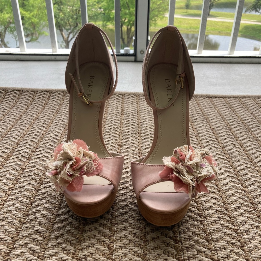 Bakers Platform Heels- Size 7